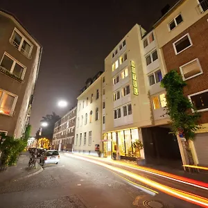 Hotel Leonet, Kolonia